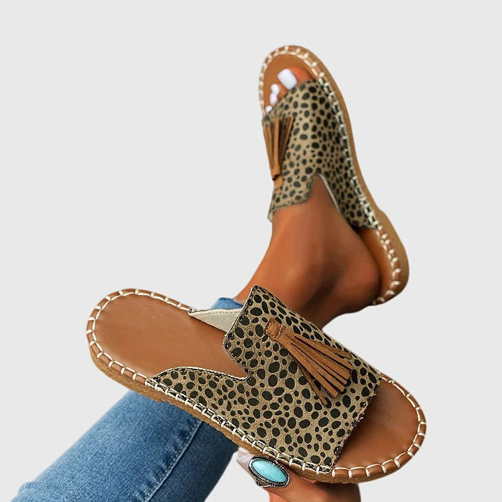 Lightweight Lorraine women's orthopedic sandals, offering arch support, cushioned insole, and adjustable straps.