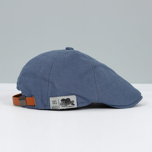 Classic men's fashion beret, adjustable for a comfortable and modern gentleman look.
