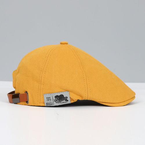 Stylish men's adjustable beret, a classic fashion accessory enhancing any outfit with an elegant touch.
