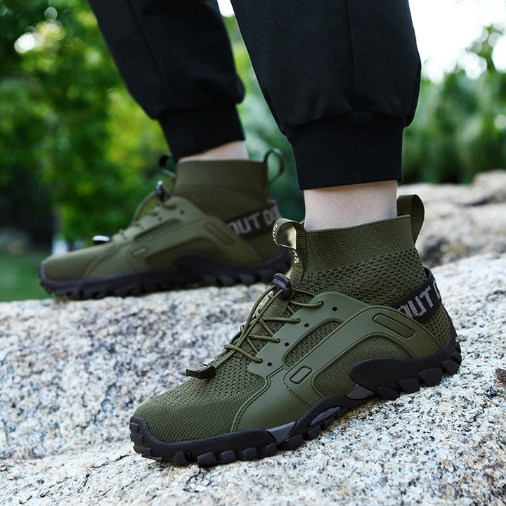 Comfortable quick-dry men's barefoot shoes with non-slip sole, great for everyday wear and light activity.