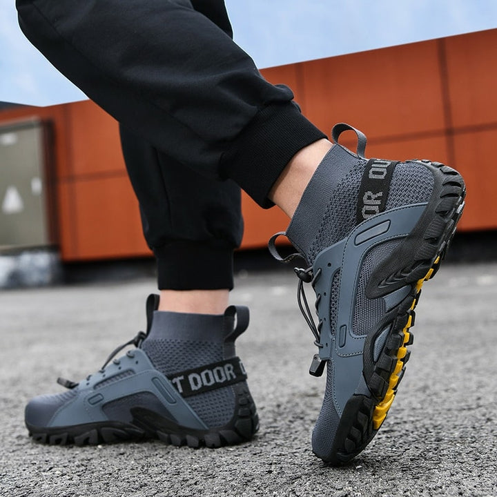 Flexible men's barefoot sock shoes, quick-dry fabric, ideal for workouts and outdoor activities.