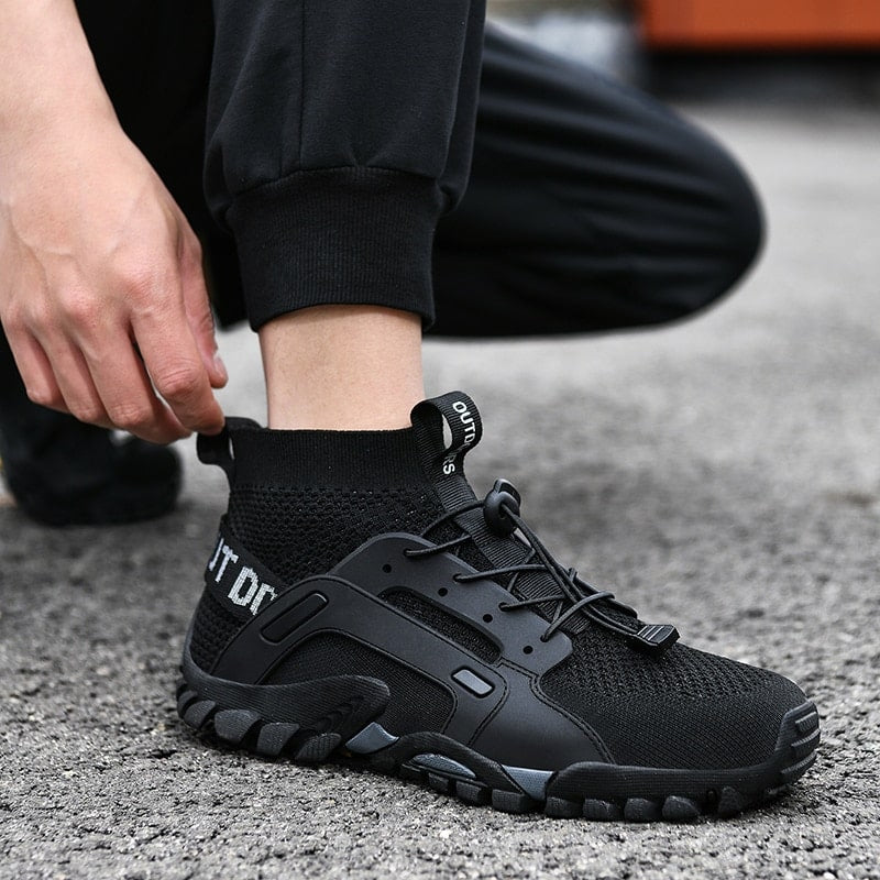 Minimalist men's barefoot shoes, breathable and highly flexible, perfect for natural foot movement.