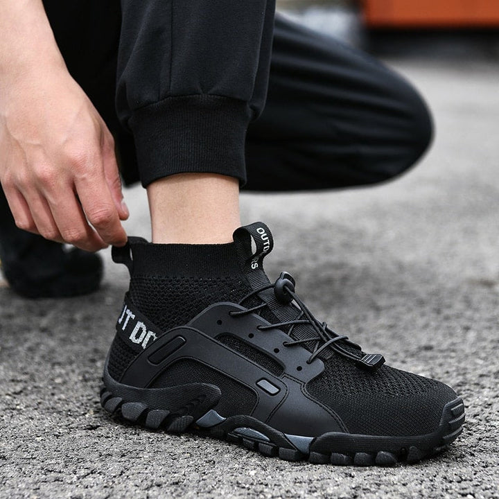 Minimalist men's barefoot shoes, breathable and highly flexible, perfect for natural foot movement.
