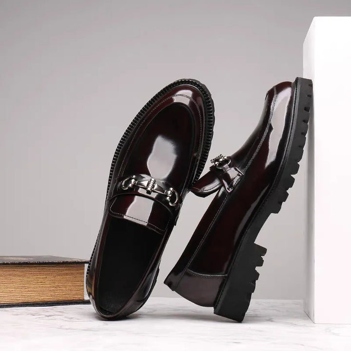 Comfortable men's black loafers, combining formal style with all-day wearability.