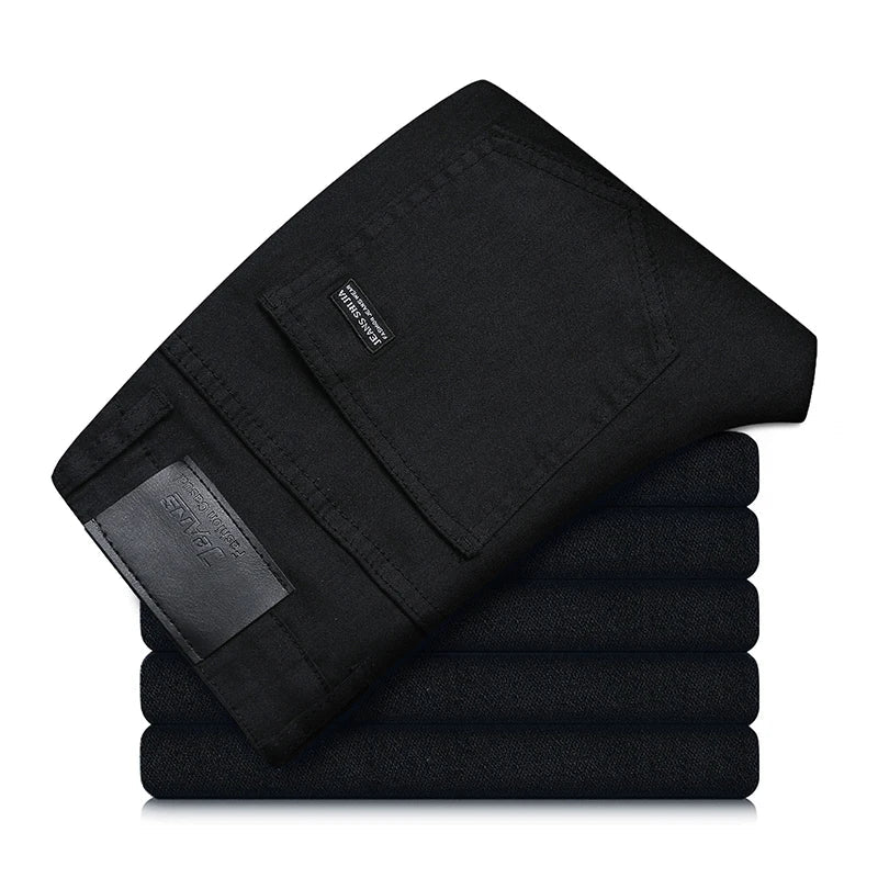 Practical men's black stretch jeans, straight fit. Provides excellent everyday comfort for diverse casual outfits.