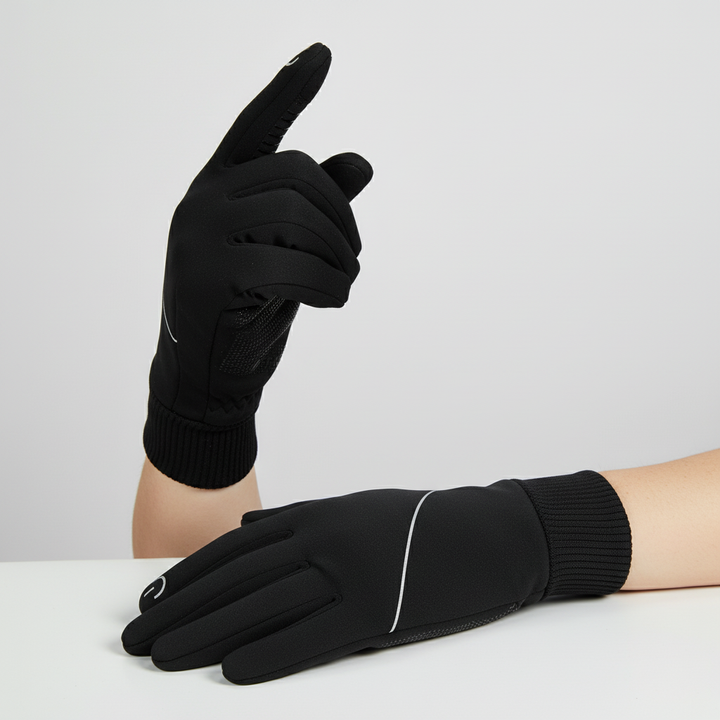 Thermal, windproof men's winter gloves with touchscreen capability, ideal for activewear.