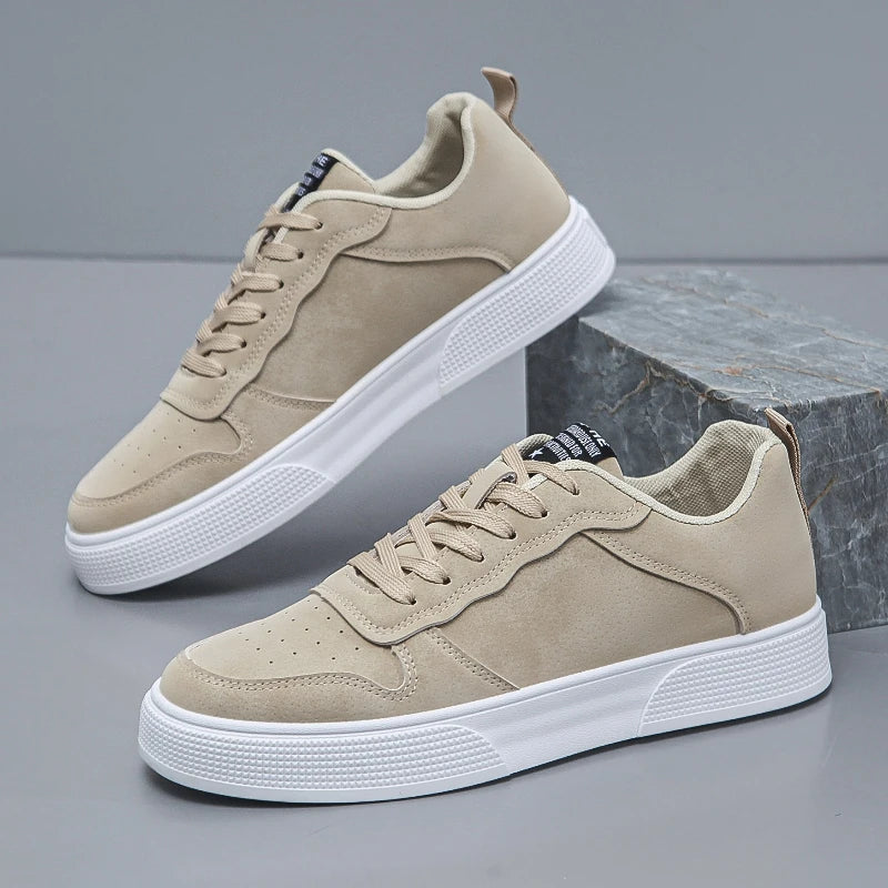 Stylish men's Carrington Court sneakers, minimalist design for modern urban fashion. Versatile athletic casual shoes.