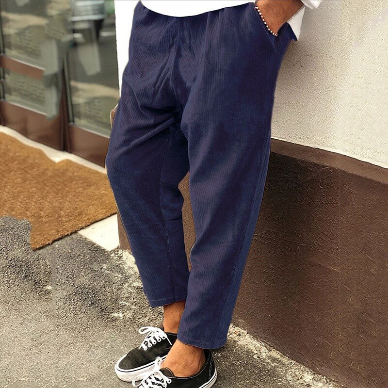 Stylish men's corduroy trousers in a versatile relaxed fit, perfect for autumn outfits