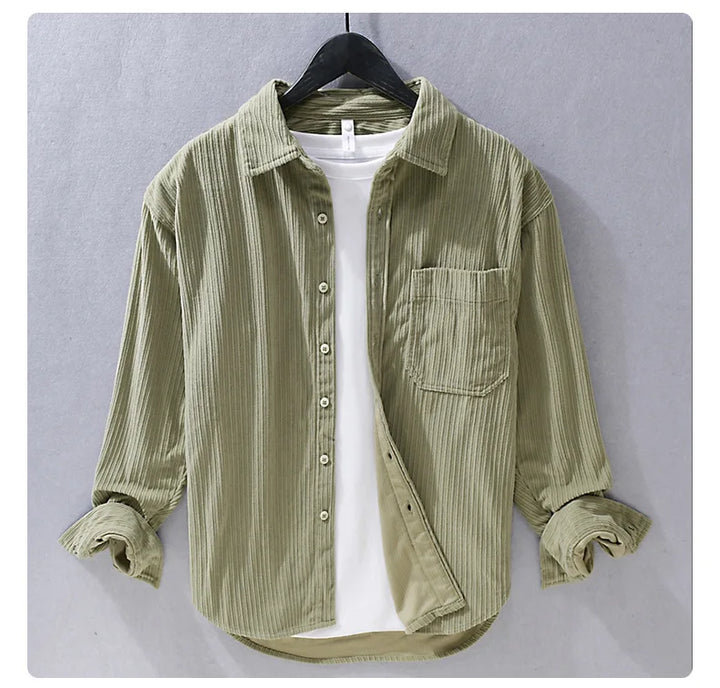 Comfortable men's corduroy long sleeve shirt in a fall color, suitable for daily casual wear