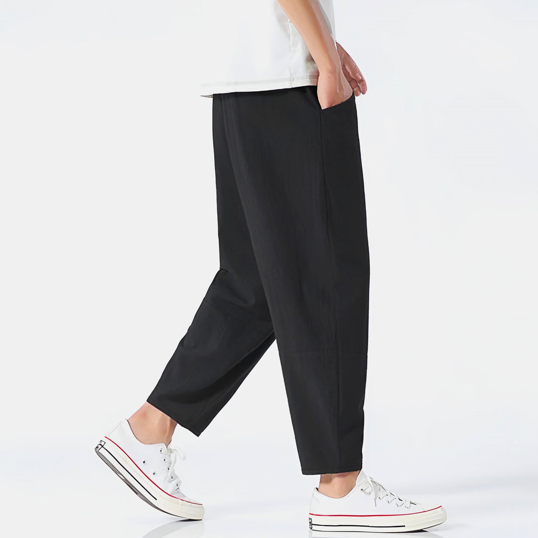 Men's comfortable, stylish cropped pants with an adjustable drawstring waist.
