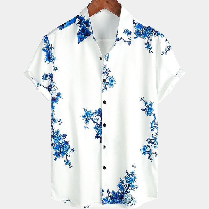 Men's casual floral short-sleeve summer shirt, ideal for beachwear & leisure. Vibrant print & stylish fashion.