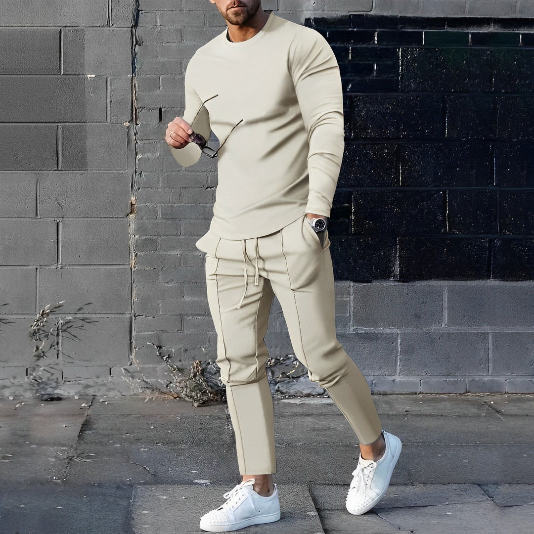 Men's fashion two-piece loungewear set, versatile for both home and streetwear.
