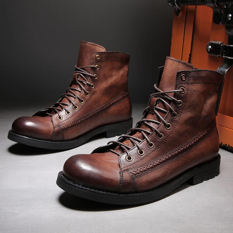 Leandro men's ankle boots: a classic, modern design essential for sophisticated men's fall fashion.