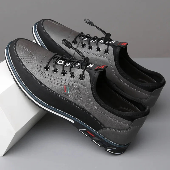 Stylish men's formal Oxford shoes in rich leather, a timeless choice for office, events, or any elegant men's fashion.