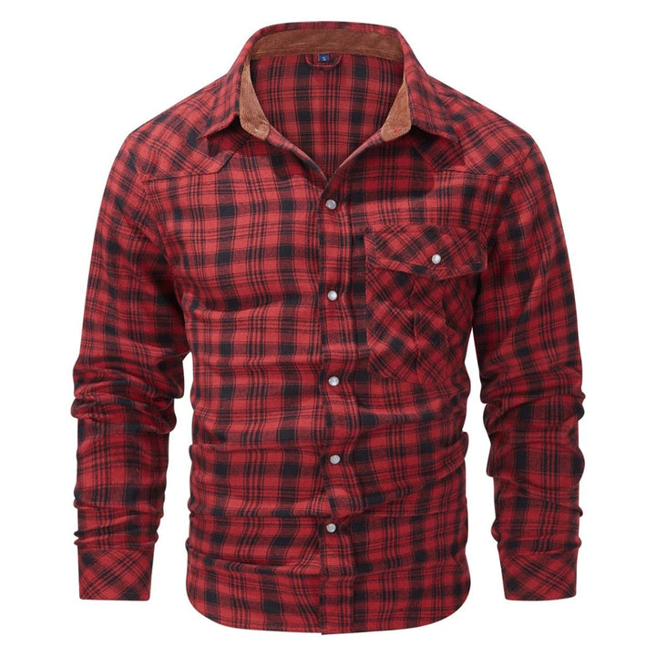 Stylish men's checked shirt, perfect for autumn & winter fashion. Casual long-sleeve top for smart casual looks.