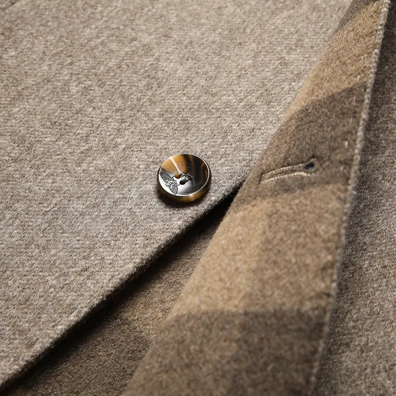 Comfortable men's classic mid-length wool-cashmere coat. Timeless style, ideal for elegant fall outerwear.