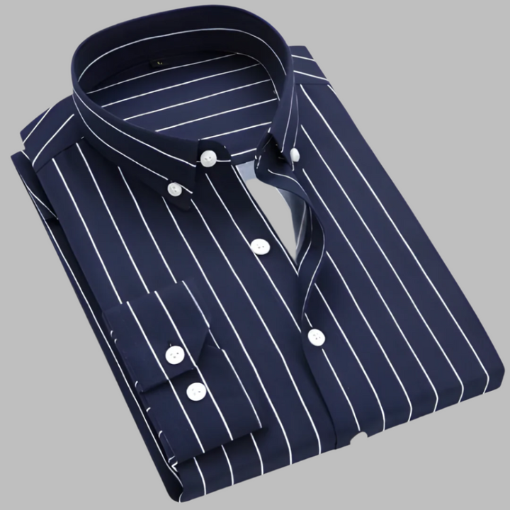 Versatile men's plaid button-down oxford shirt. Long sleeve for stylish spring & autumn casual outfits.