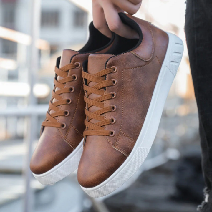 Men's casual lace-up low-top sneakers in white, ideal for everyday style and comfort