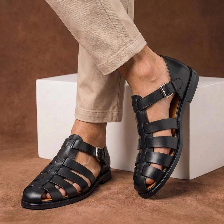 Comfortable men's closed-toe fisherman sandals, designed with adjustable buckle straps for casual summer footwear.