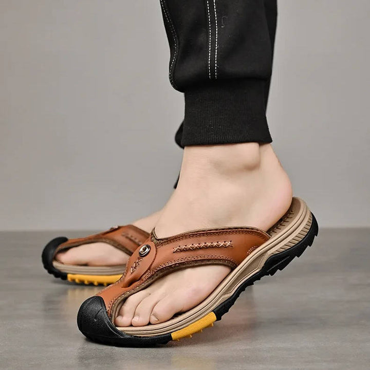 Men's closed-toe water-resistant sandals. Non-slip sole for outdoor comfort & beach adventures.