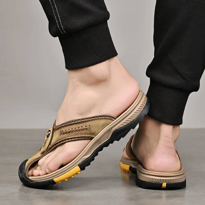 Men's closed-toe water-resistant sandals for ultimate outdoor comfort. Non-slip sole for beach & adventure.