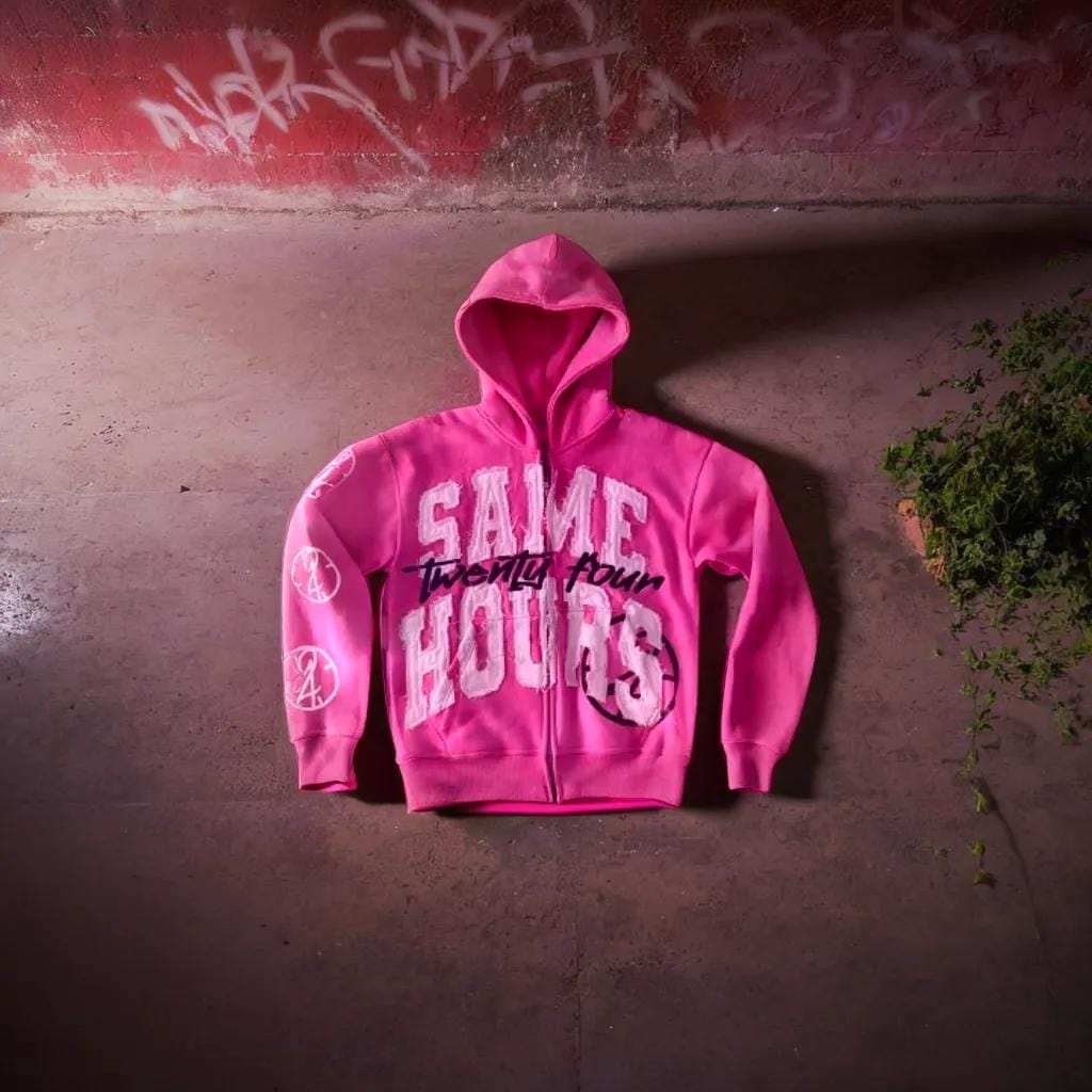 Fashionable men's zip-up hoodie. Comfortable & soft everyday outerwear, ideal for casual layering or streetwear.