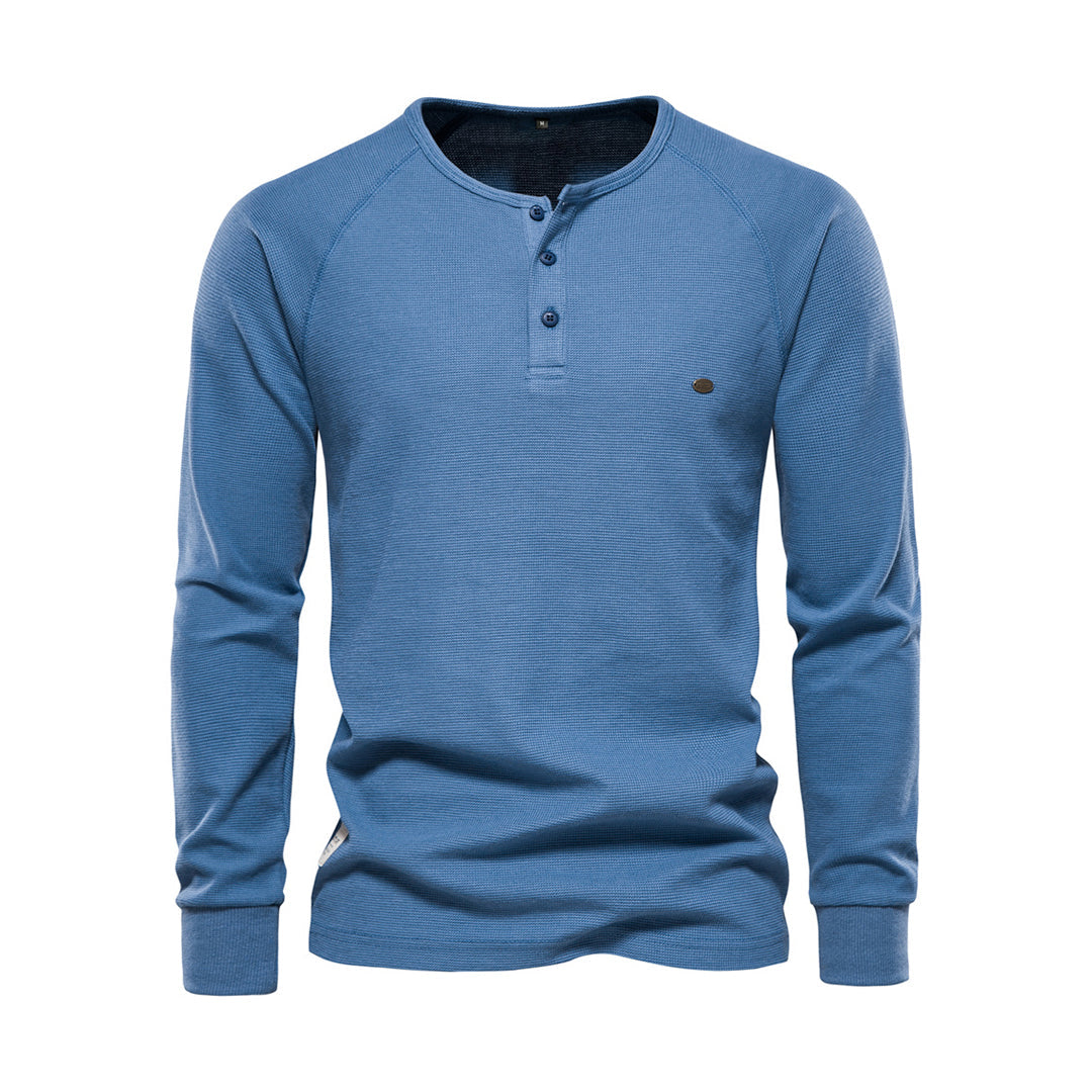 Classic men's comfortable long sleeve shirt, ideal for versatile autumn & winter fashion.