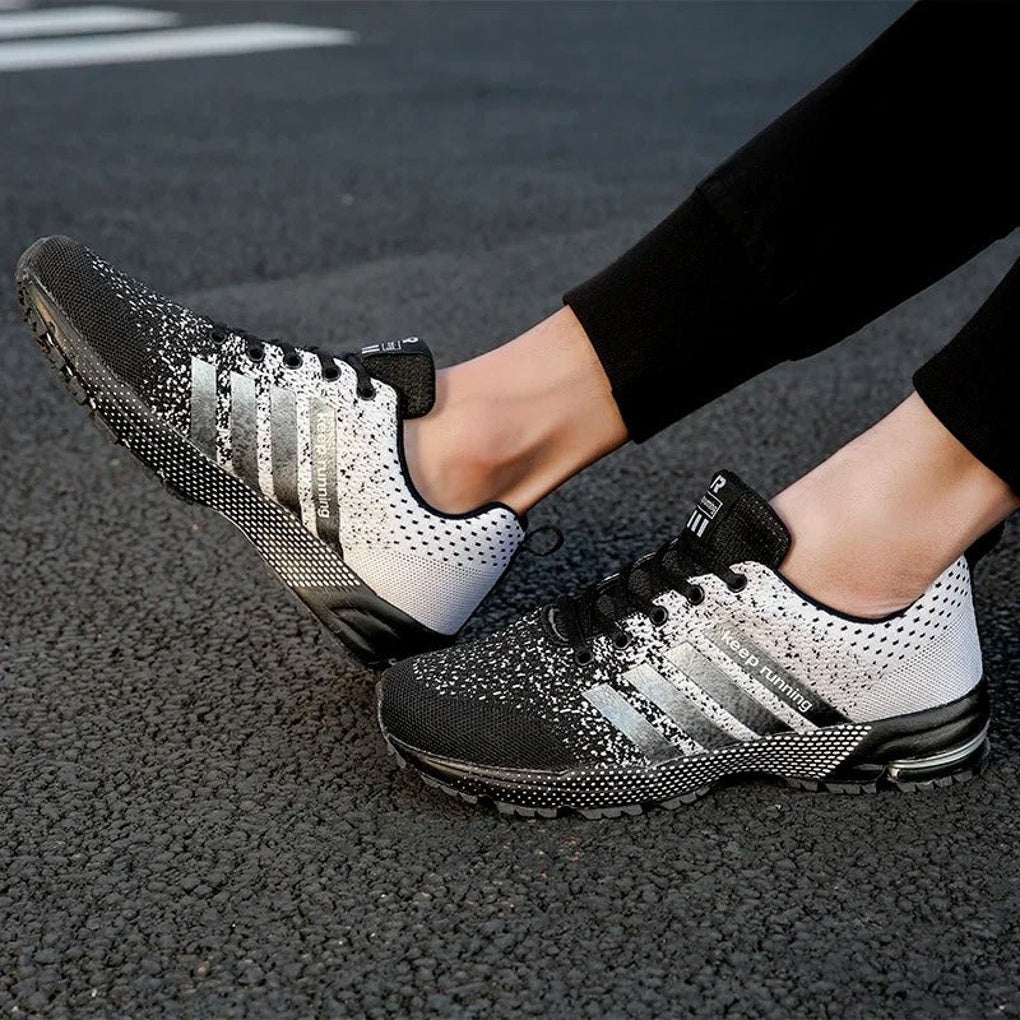 Lightweight men's athletic running shoes, perfect for jogging, training, and sports; offers superior comfort.