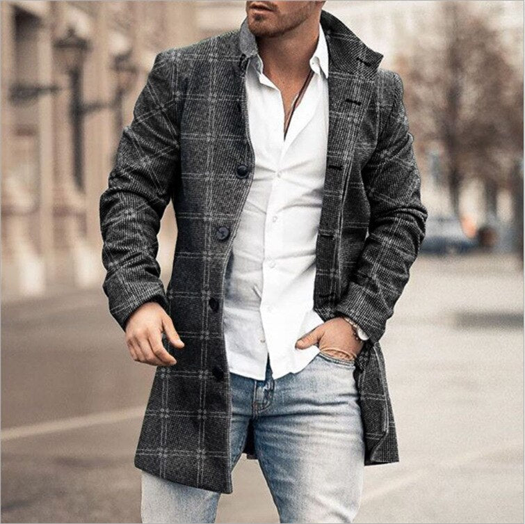 High-quality men's checked long coat, wool for winter warmth, stylish pattern, ideal for elegant cold weather wear.