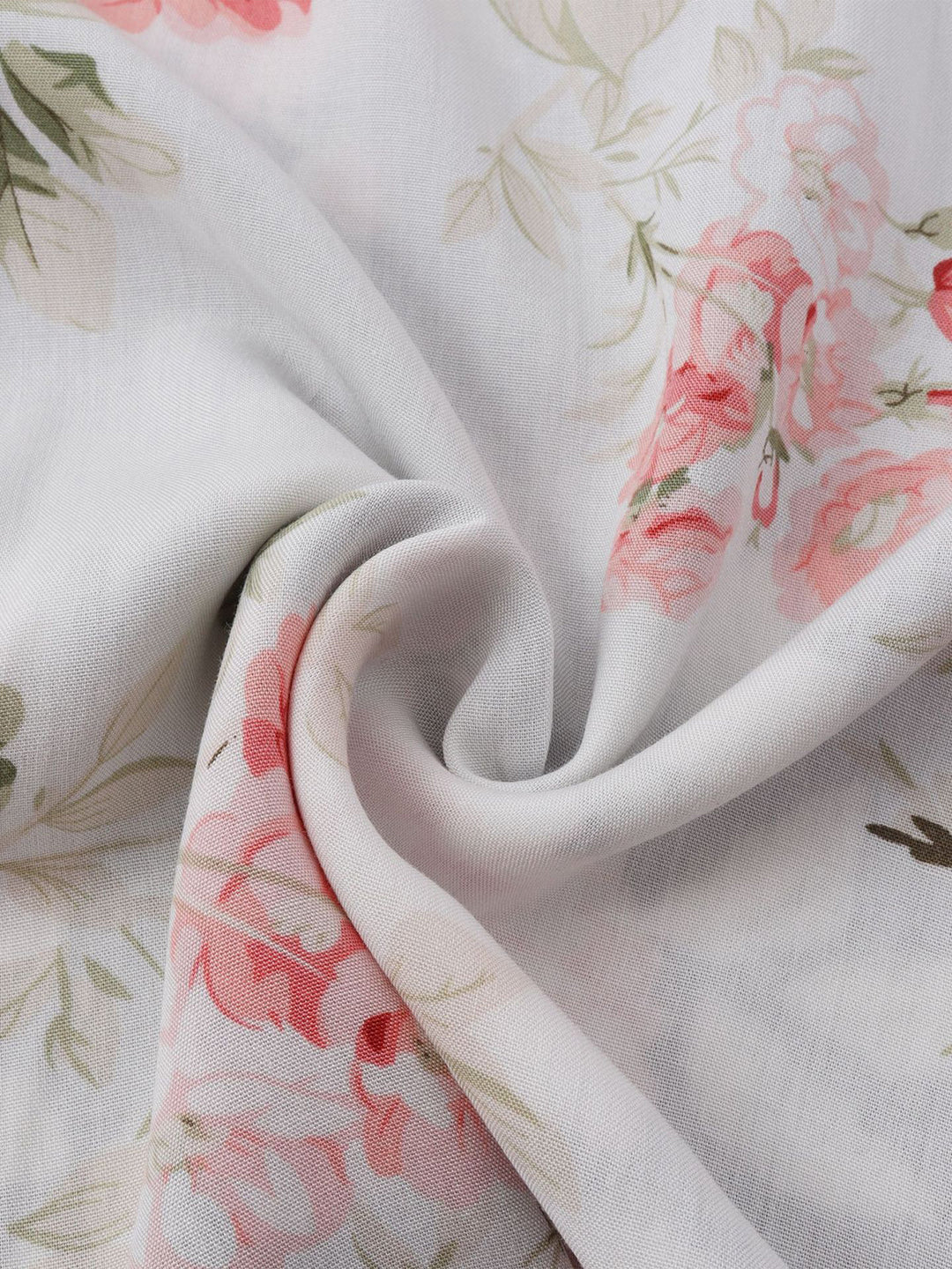 Fashionable men's summer floral shirt, casual short sleeve button-down for warm weather.