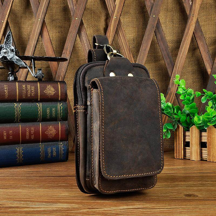 Classic men's genuine leather fanny pack, a stylish accessory for men on the go.