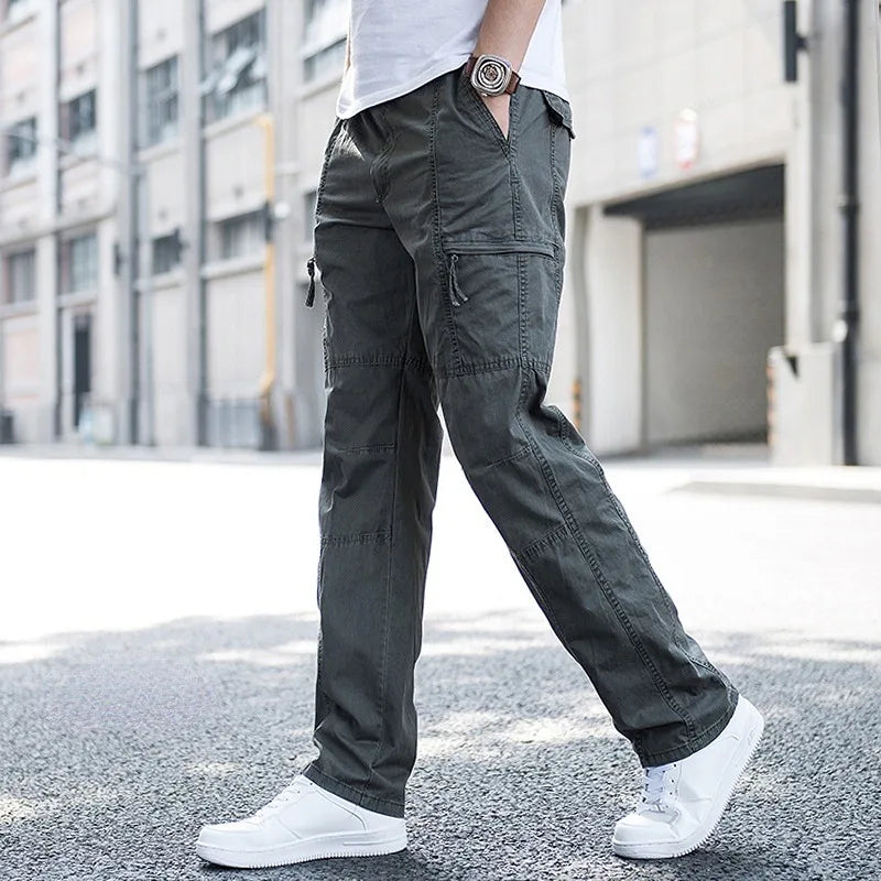 Men's Huston relaxed fit cargo pants for everyday comfort, featuring multiple pockets and an adjustable waist.
