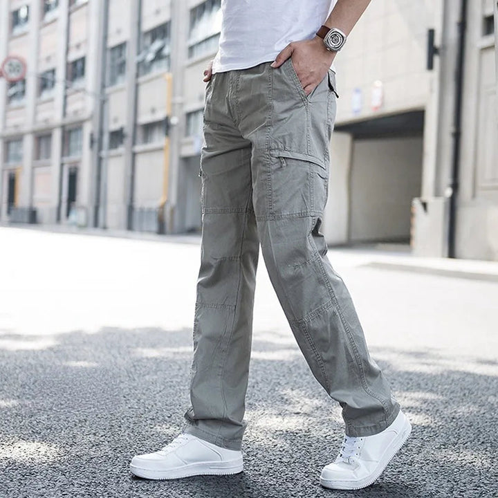 Men's Huston cargo pants: relaxed fit, adjustable waist, multi-pockets for ultimate comfort and utility.