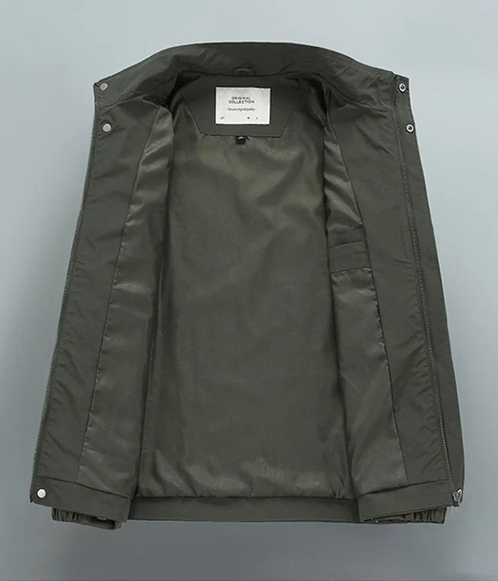 Warm & protective men's workout jacket, ideal for cold weather sports & activewear.