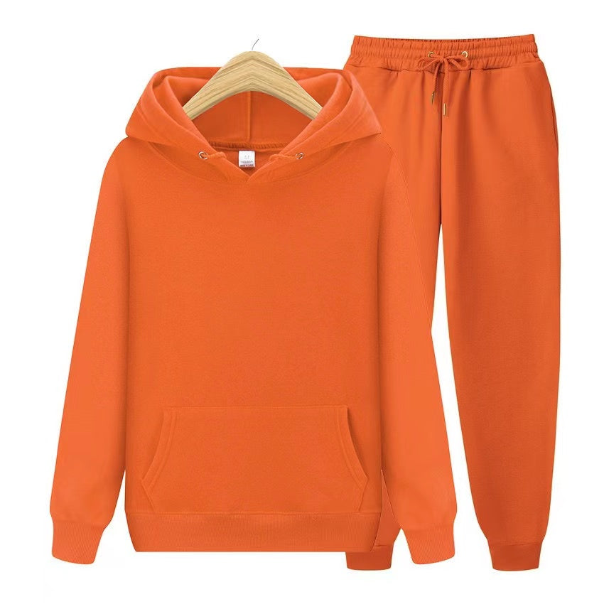 Men's insulated winter tracksuit for warmth & performance. Ideal for outdoor sport and casual comfort.