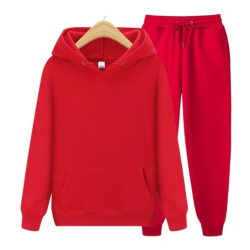 Stylish men's insulated tracksuit, designed for ultimate warmth and comfort during winter activities.