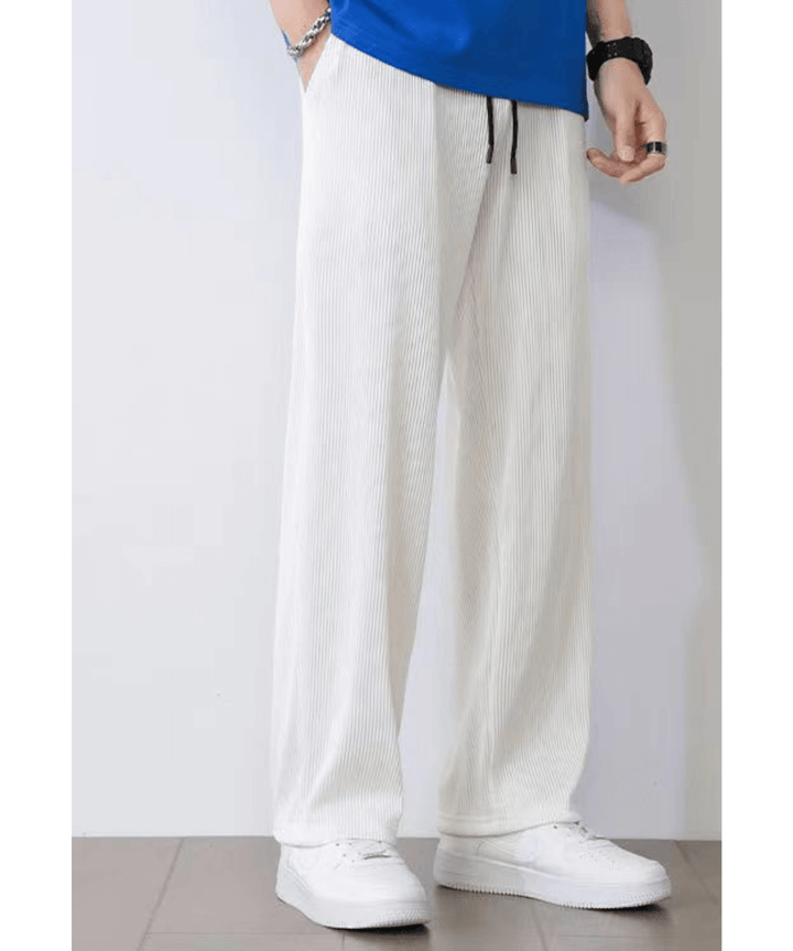 Lightweight men's casual pants, soft and comfortable, ideal for relaxed fit and modern men's fashion.