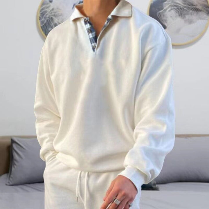 Comfortable men's loose fit long sleeve pullover, ideal for autumn fashion and layering.