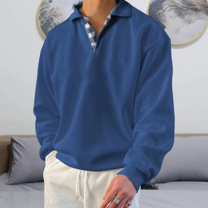 Relaxed fit men's lightweight pullover, a comfortable long sleeve sweater for autumn casual wear.