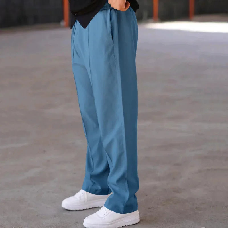 Detail of the waistband and belt loops on men's loose-fit formal trousers, ideal for formal wear.