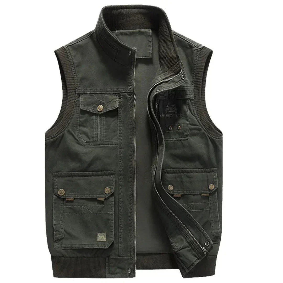 Practical men's utility vest with many pockets for tools, fishing gear, and travel essentials. Ideal for adventurers.