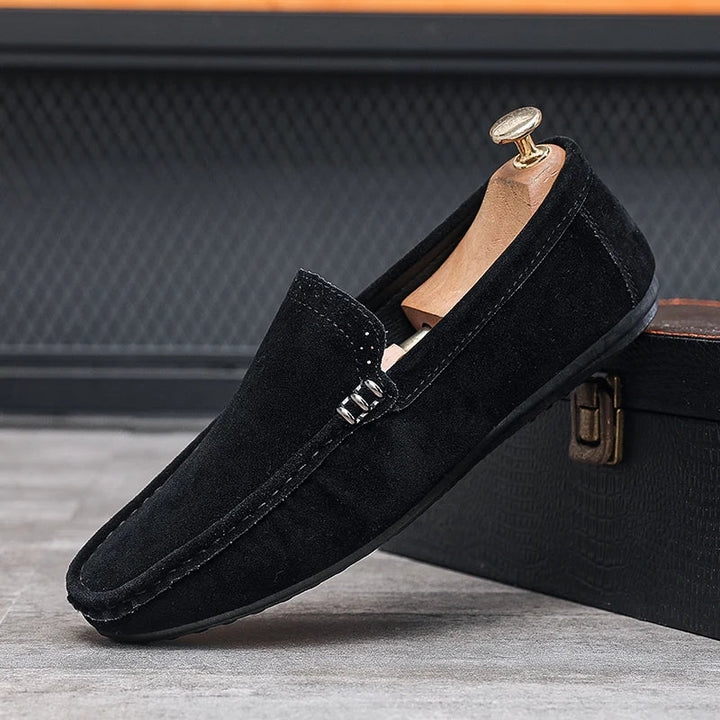 Stylish dark blue men's slip-on loafers, offering orthopedic comfort and a refined casual look.