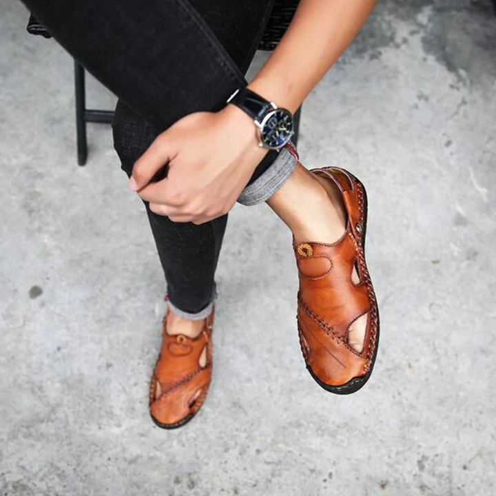 Men's comfort sandals, black, with orthopedic footbed and durable sole for walking.
