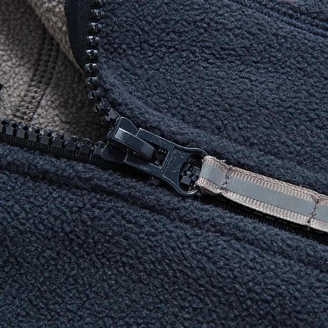Comfortable men's fleece outdoor gilet, stand-up collar, ideal for layering during cool weather activities.