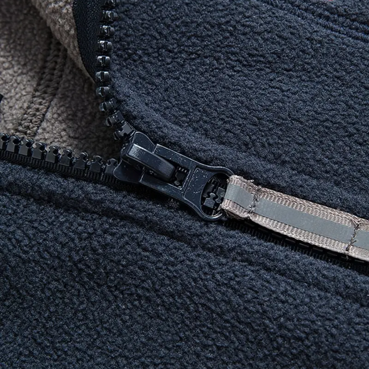 Comfortable men's fleece outdoor gilet, stand-up collar, ideal for layering during cool weather activities.