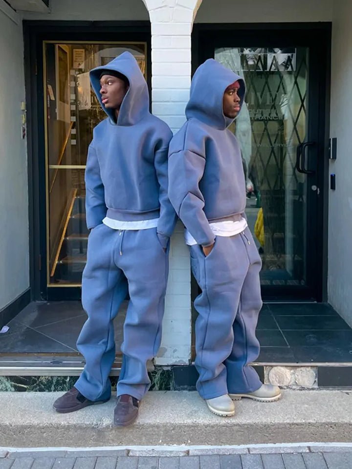 Modern men's oversized tracksuit, a trendy 2-piece set with hoodie & joggers. Perfect for a stylish casual outfit.