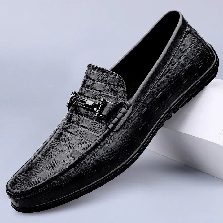 Stylish men's bit loafers in genuine leather, suitable for both casual and dressy outfits.