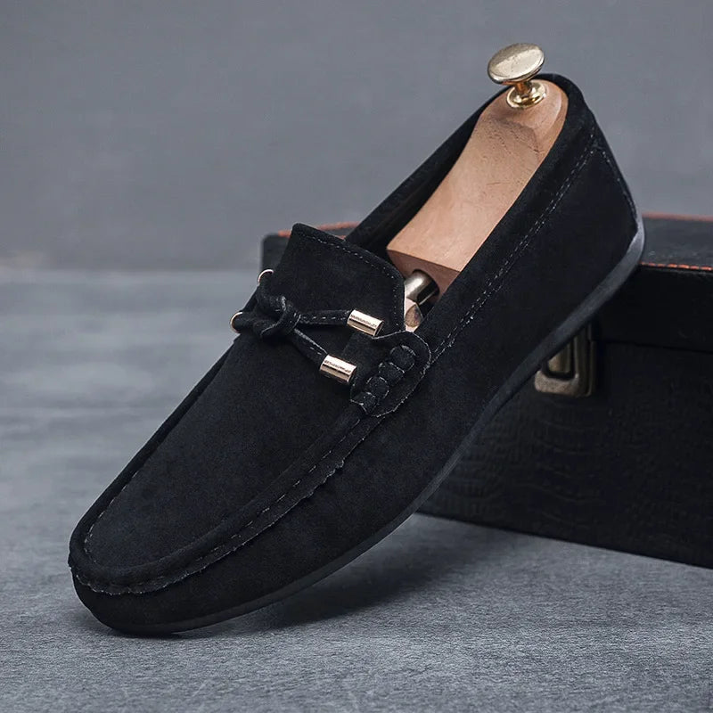 Men's breathable dress loafers in polished black leather, ideal for smart casual outfits