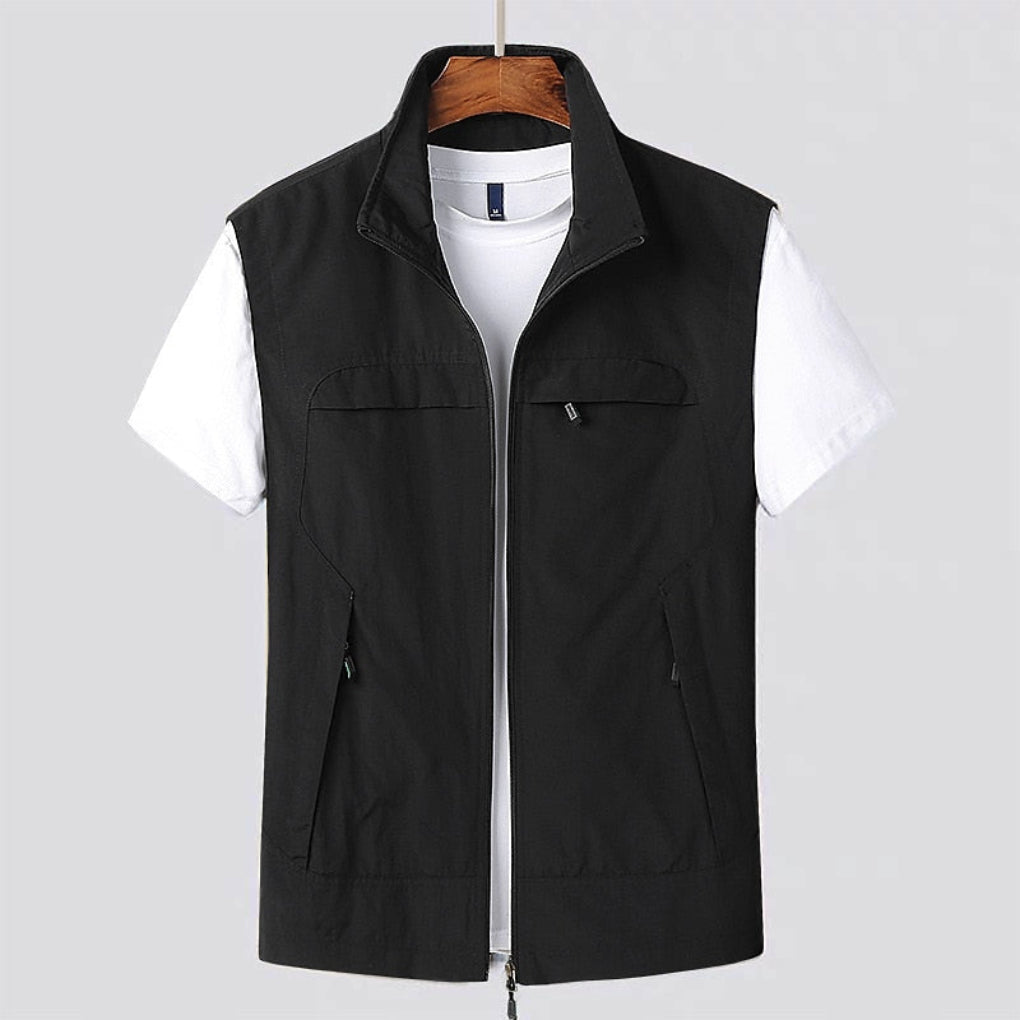 Sleeveless men's quick-dry vest, ideal for athletic workouts, travel, and casual summer wear. All-day comfort.