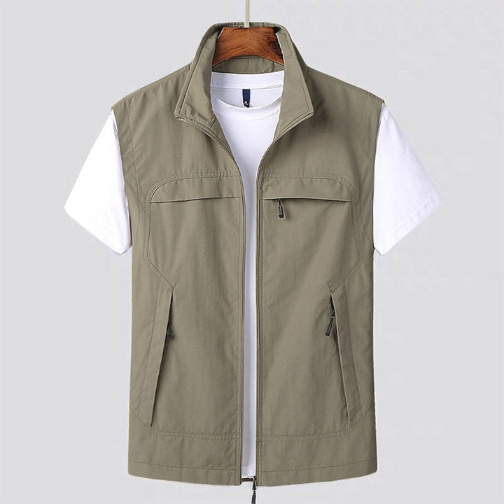 Stylish men's quick-dry athletic vest. Sleeveless design for gym, running, or breathable summer casual wear.